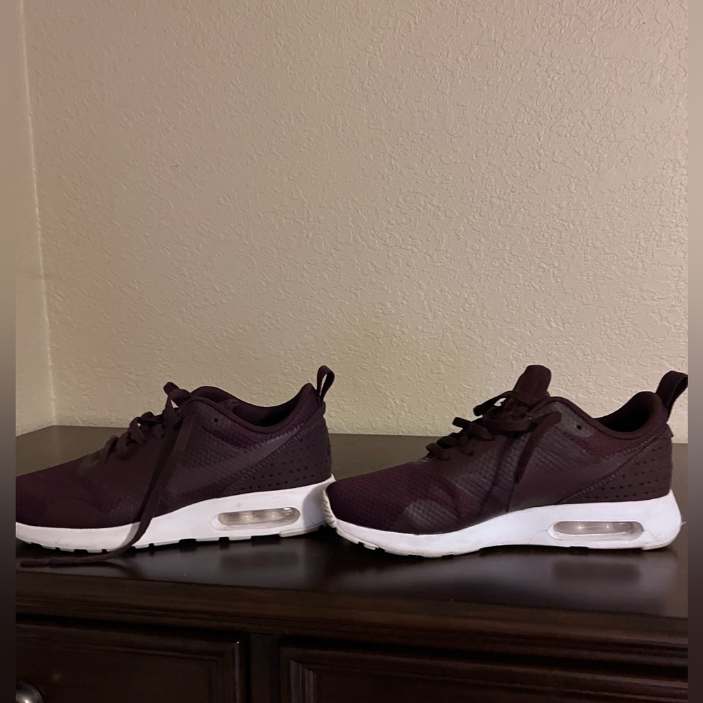Barely worn maroon Nike Air Max